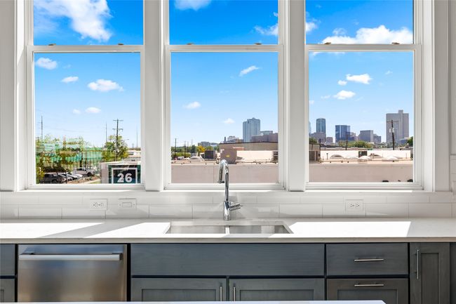 201 Carroll St, Townhouse with 3 bedrooms, 4 bathrooms and null parking in Fort Worth TX | Image 22