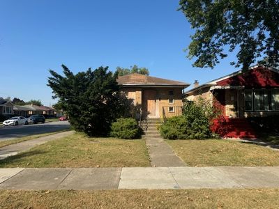 8858 S Calumet Avenue, House other with 3 bedrooms, 1 bathrooms and 2 parking in Chicago IL | Image 1