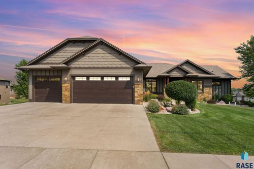 8900 W Dragonfly Dr, Sioux Falls, SD, 57107-3042 | Card Image