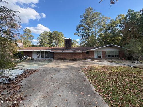 55 Oak Crest Dr, Laurel, MS, 39440-3748 | Card Image