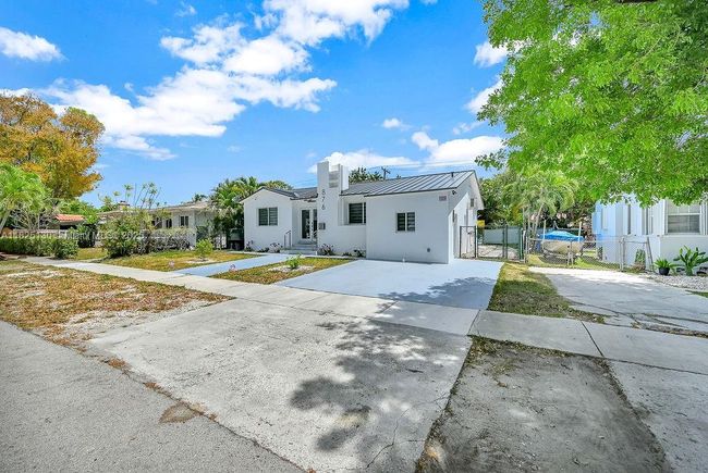 876 Ne 81 St St, House other with 3 bedrooms, 2 bathrooms and null parking in Miami FL | Image 5