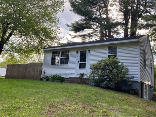 32 S Spencer Rd, Spencer, MA, 01562-2628 | Card Image