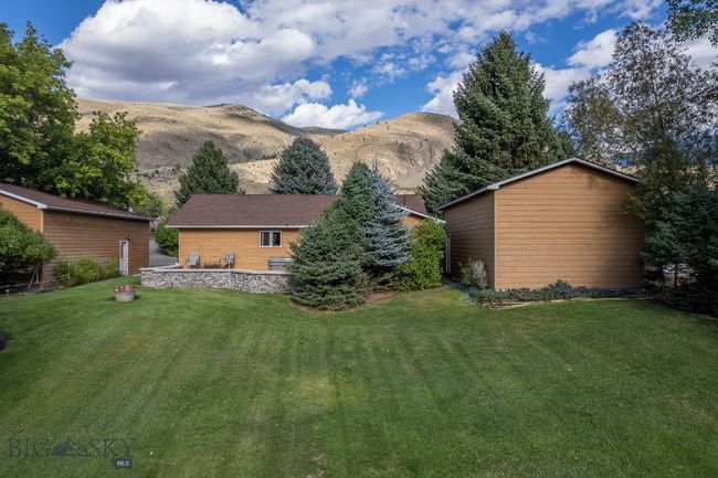 1077 Us Highway 89 S, House other with 3 bedrooms, 3 bathrooms and null parking in Gardiner MT | Image 52