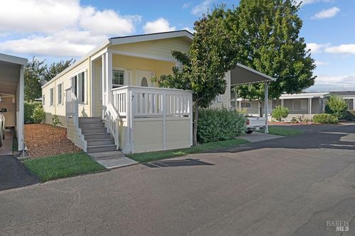 7 Oakwood Dr, Petaluma, CA, 94954-1557 | Card Image