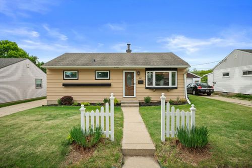 6517 W Lakefield Dr, Milwaukee, WI, 53219-4132 | Card Image