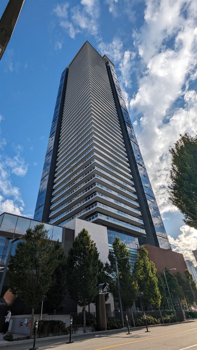 5709 - 4510 Halifax Way, Condo with 2 bedrooms, 2 bathrooms and 1 parking in Burnaby BC | Image 1