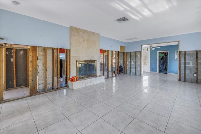 Living room. | Image 11
