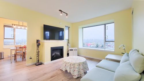 417-4728 Dawson St, Burnaby, BC, V5C0A9 | Card Image