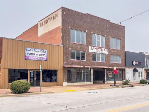 516 W Chickasha Ave, Chickasha, OK, 73018-2412 | Card Image