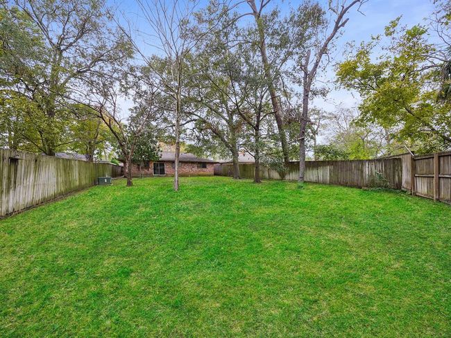 Large backyard great for enjoying with the family | Image 14