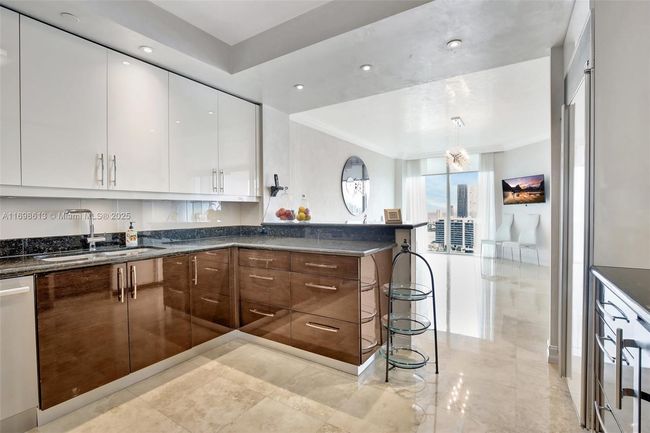 APT-2607 - 3201 Ne 183 Rd St, Condo with 3 bedrooms, 3 bathrooms and null parking in Aventura FL | Image 12