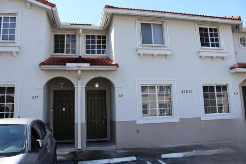 3-27-21211 Nw 14th Pl, Miami Gardens, FL, 33169-7433 | Card Image