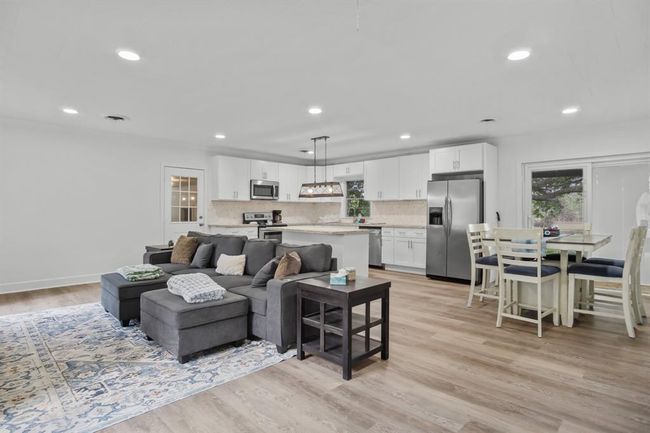 227 Hale, House other with 3 bedrooms, 2 bathrooms and 4 parking in Winnie TX | Image 12