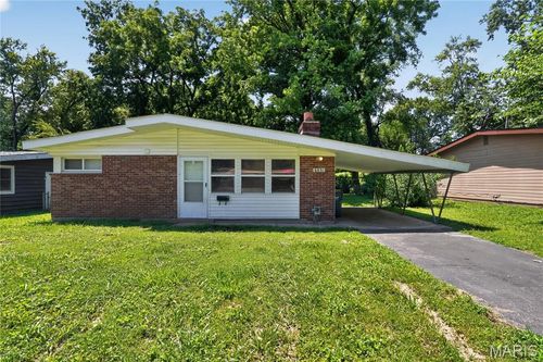 6851 Woodhurst Dr, Berkeley, MO, 63134-1113 | Card Image