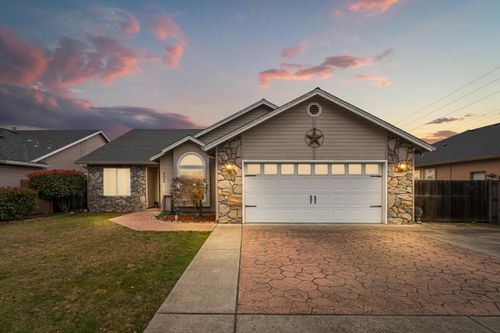 3043 Colonial Avenue, Medford, OR, 97504 | Card Image