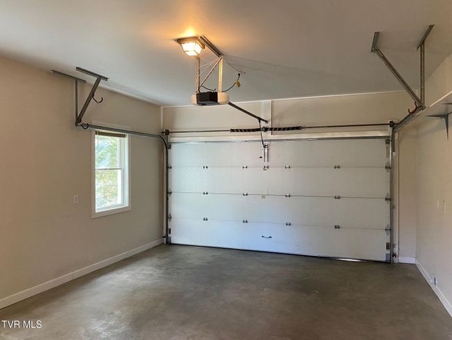 Garage | Image 24
