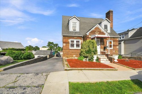 786 Mile Square Rd, Yonkers, NY, 10704-1933 | Card Image