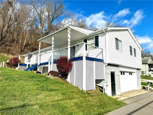 821 Woods Lane, Martins Ferry, OH, 43935 | Card Image