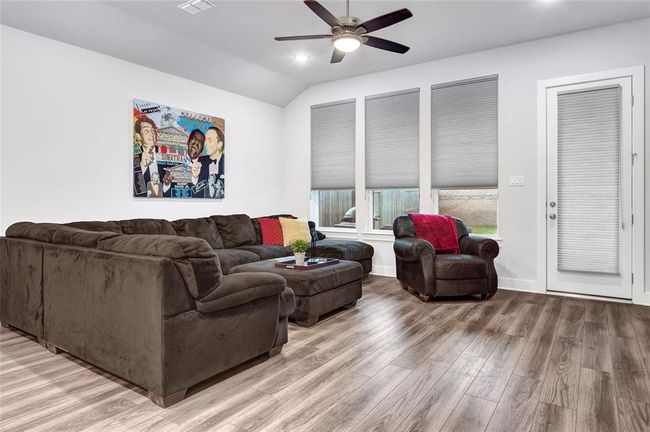 Family Room | Image 28