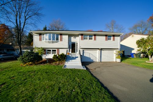 18 Old Musket Dr, Newington, CT, 06111-3428 | Card Image