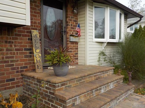 12 Sycamore Ln, Commack, NY, 11725-2314 | Card Image