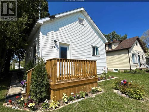 24 Queen St, Sioux Lookout, ON, P8T1E8 | Card Image