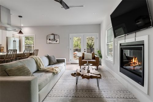 b-1111 W Annie St, Austin, TX, 78704-4110 | Card Image