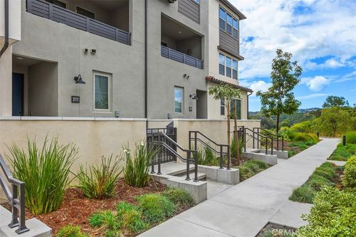 211 Equine Way, Rancho Mission Viejo, CA, 92694-1631 | Card Image