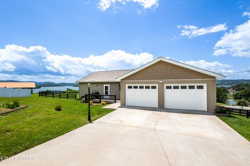 143 Sunset Ln, Bean Station, TN, 37708-2000 | Card Image