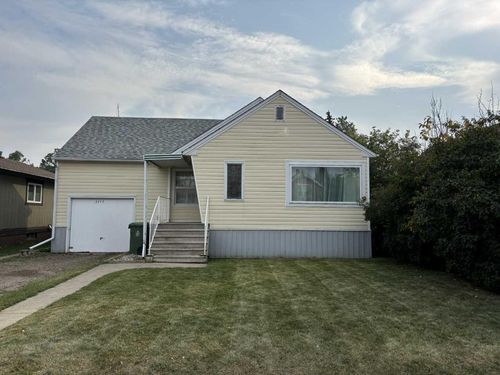 5113 48 Avenue, Ponoka, AB, T4J1J2 | Card Image