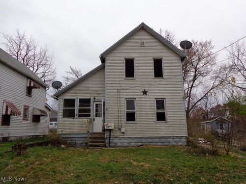 590 Flora Ave, Akron, OH, 44314-1749 | Card Image