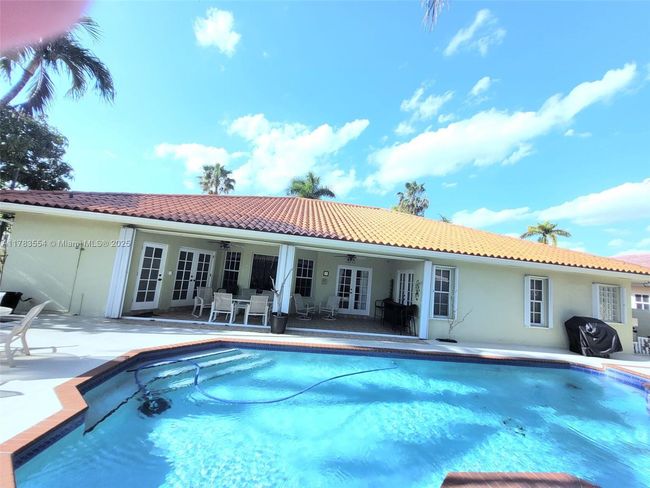 14246 Sw 21 St Ter, House other with 5 bedrooms, 3 bathrooms and null parking in Miami FL | Image 19