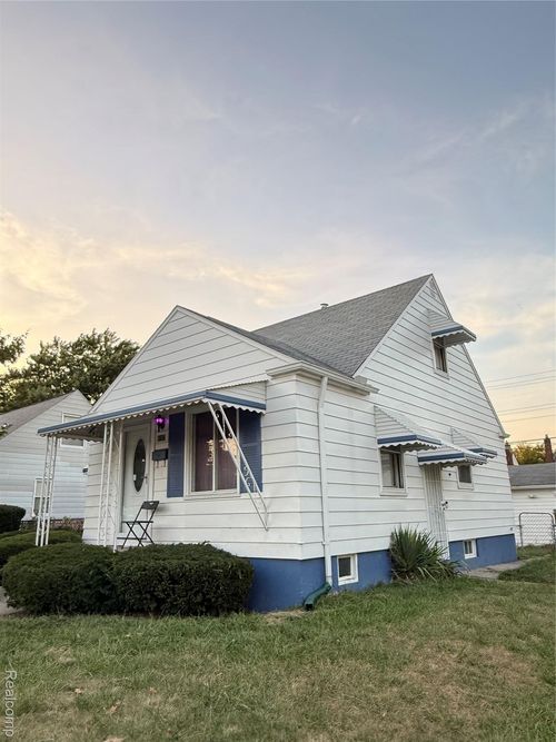 8157 Stephens, Center Line, MI, 48015-1358 | Card Image