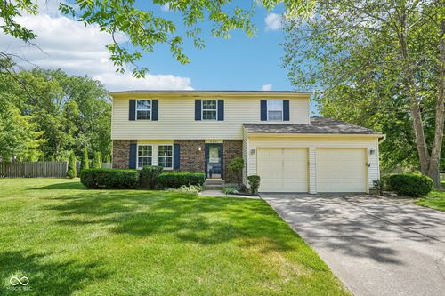 8431 Duncaster Ct, Indianapolis, IN, 46256-1560 | Card Image