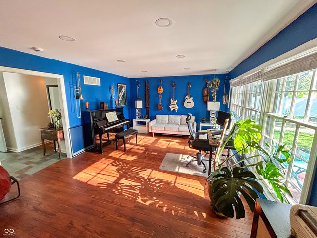 Living room offers tons of natural light and connectivity to dining room | Image 14