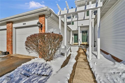 15496 Shaleside Ct, Middleburg Heights, OH, 44130-8389 | Card Image