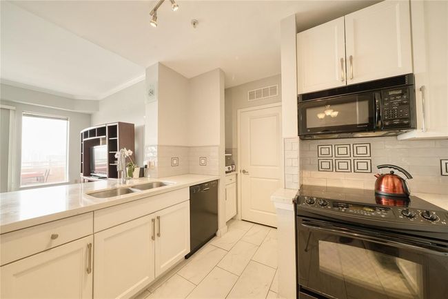 UNIT-2405 - 3505 Sage Rd, Condo with 2 bedrooms, 2 bathrooms and 1 parking in Houston TX | Image 18