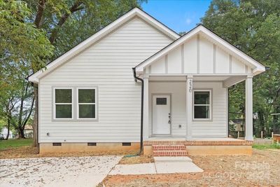 220 W Shannonhouse Street, House other with 3 bedrooms, 2 bathrooms and null parking in Shelby NC | Image 2