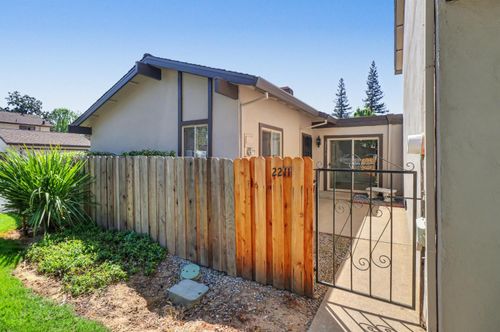 2211 Baywater Ln, Rancho Cordova, CA, 95670-4225 | Card Image