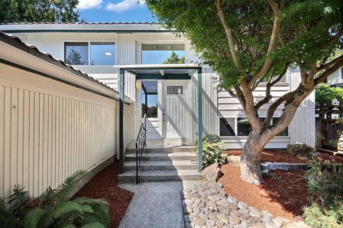 310 9th Ave, Kirkland, WA, 98033-5523 | Card Image