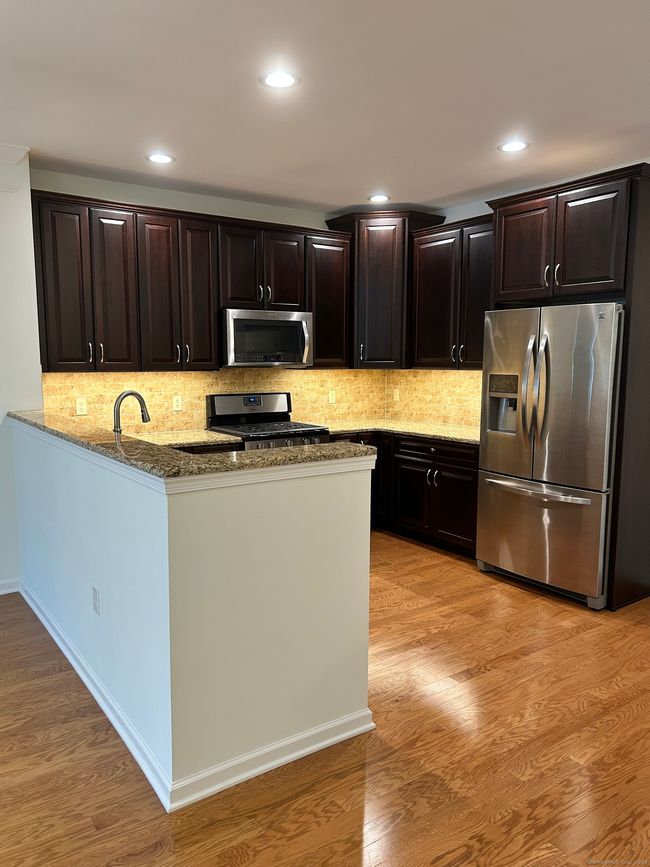 124 - 124 Center Meadow Ln, Condo with 2 bedrooms, 2 bathrooms and 1 parking in Danbury CT | Image 5