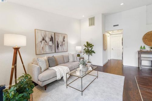 232 Race St, San Jose, CA, 95126-4842 | Card Image