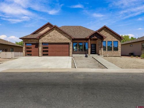 2325 Stone Bridge Dr, Montrose, CO, 81401-5590 | Card Image