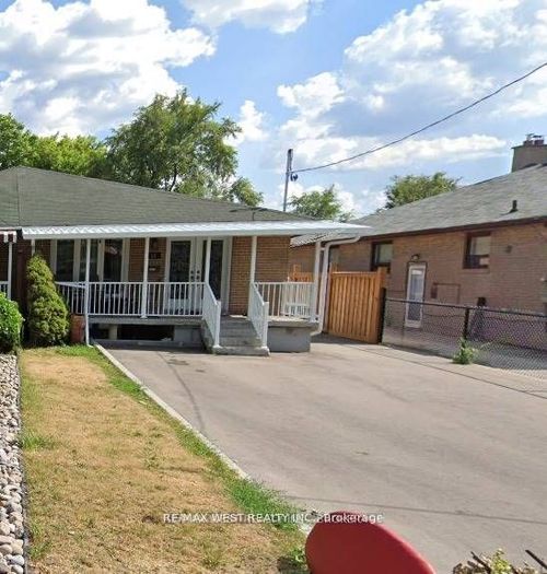 upper-25 Coronado Crt, North York, ON, M9M1S6 | Card Image