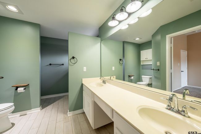 5709 Mustang Trl, House other with 4 bedrooms, 2 bathrooms and null parking in Tyler TX | Image 13