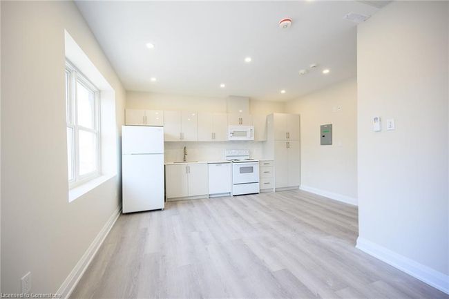2 - 683 Main St E, House attached with 0 bedrooms, 1 bathrooms and null parking in Hamilton ON | Image 5