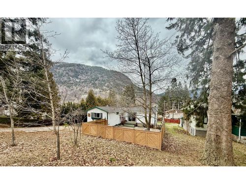 209 6th Ave, Castlegar, BC, V1N1T1 | Card Image