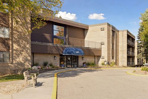 apt-219-5697 Green Circle Dr, Hopkins, MN, 55343-9647 | Card Image