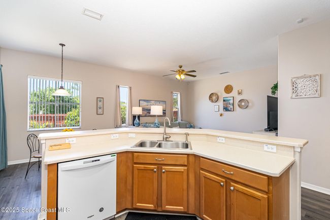Open to Family Room | Image 10