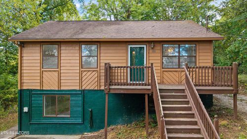 518 W Beaver Creek Dr, Powell, TN, 37849-4413 | Card Image